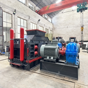 對輥細(xì)碎機_小型細(xì)碎對輥機,新型制砂細(xì)碎機生產(chǎn)視頻/型號圖片