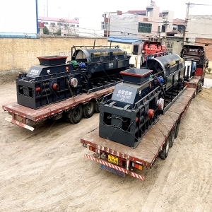 2PG1007中型液壓直聯(lián)對輥制砂機(jī)發(fā)往湖南