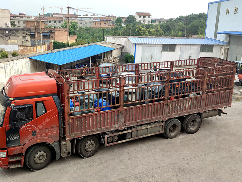 2PG1208大型液壓對輥破碎機(jī)發(fā)貨圖片