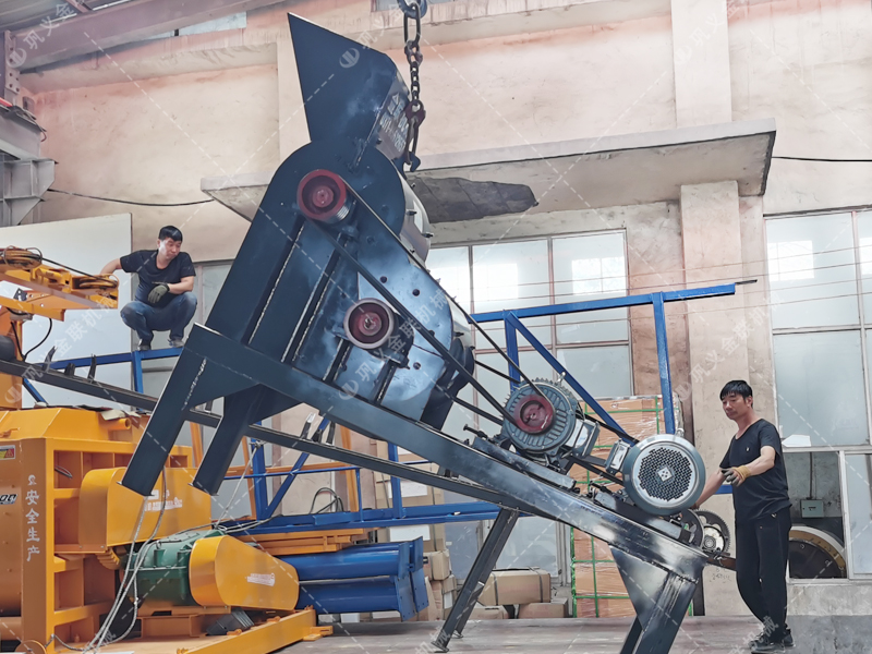 64雙級粉碎機(jī)發(fā)貨圖片_發(fā)往山東煙臺_破碎粉煤灰