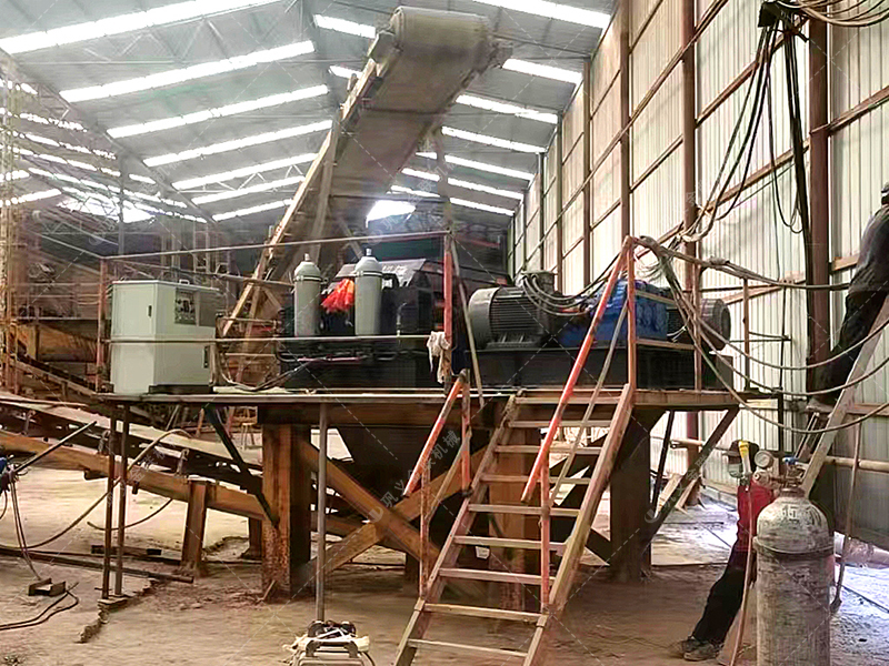 花崗巖液壓對(duì)輥破碎機(jī)多少錢？有沒(méi)有好的廠家推薦？