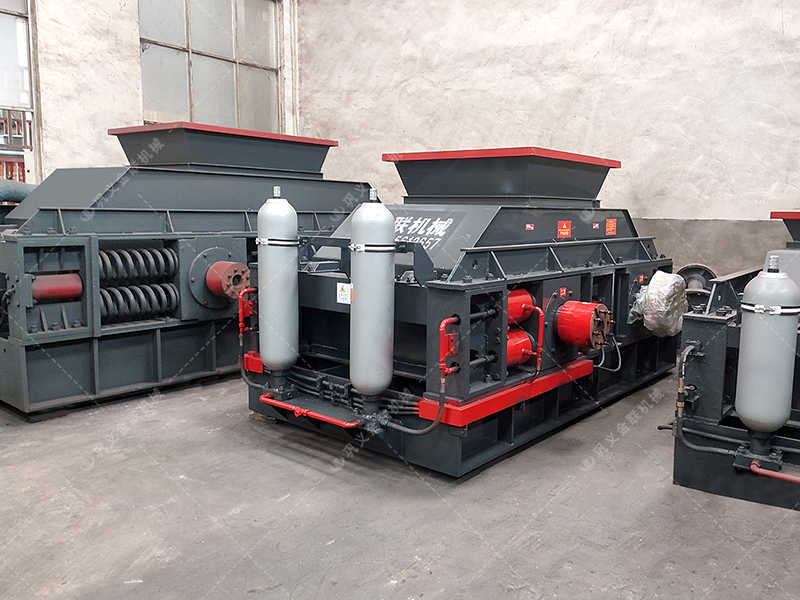 制砂用什么設(shè)備效果好？這款全自動數(shù)控對輥制砂機很不錯