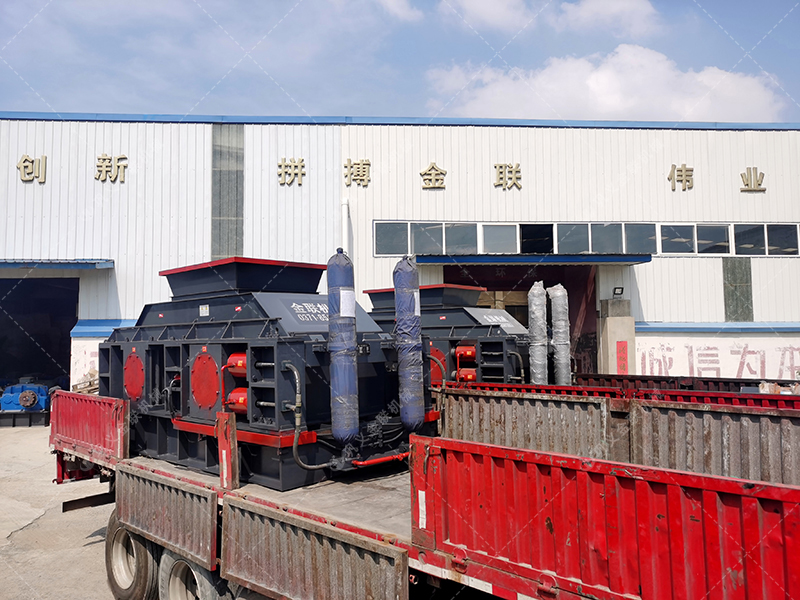 時(shí)產(chǎn)150噸選哪個(gè)型號(hào)液壓對(duì)輥破碎機(jī)？