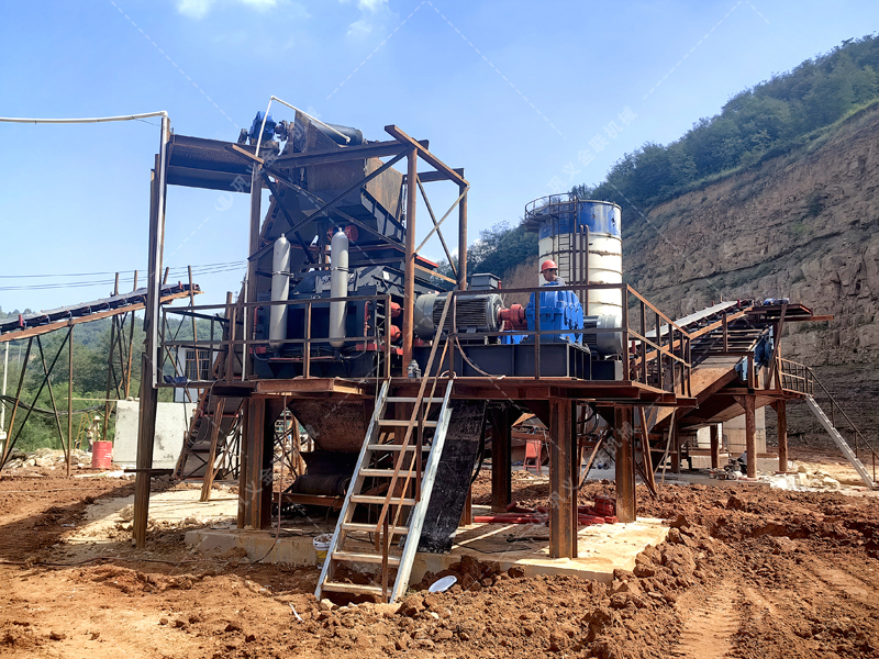 時(shí)產(chǎn)150噸選哪個(gè)型號(hào)液壓對(duì)輥破碎機(jī)？