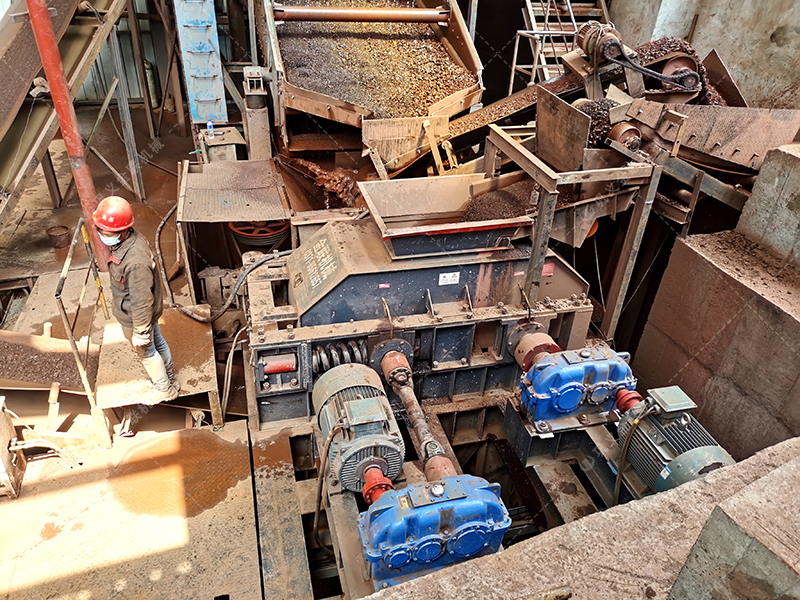 使用對輥破碎機(jī)時需要注意哪些方面？