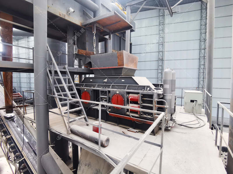 如何操作液壓對輥制砂機以達(dá)到較佳破碎效果？