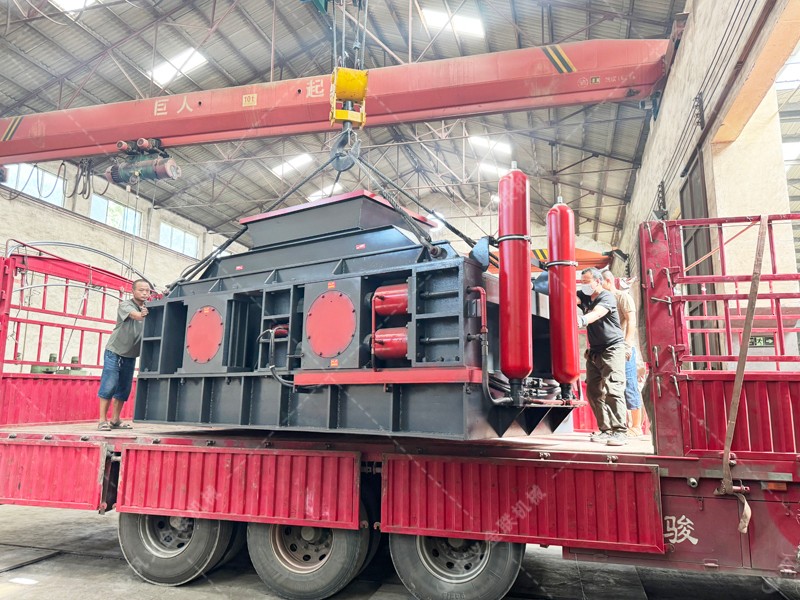 石料廠(chǎng)破碎機(jī)-砂石料生產(chǎn)設(shè)備-石料粉碎機(jī)器價(jià)格