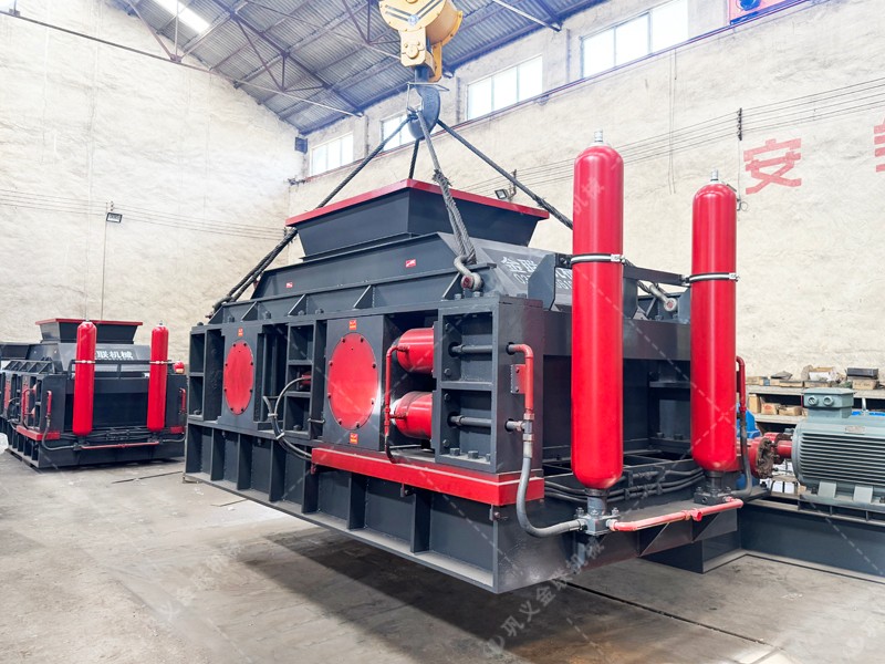 對(duì)輥制砂機(jī)：破碎效果佳，成品率高