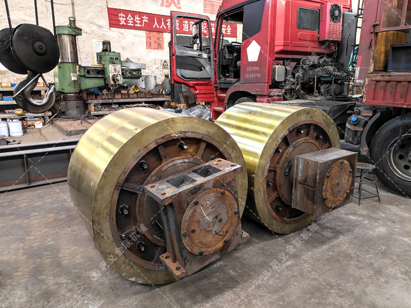 石英石硬度高，對輥制砂機(jī)能否穩(wěn)定運(yùn)行并保證出料質(zhì)量？