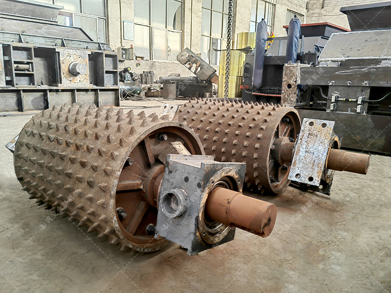 為什么越來越多的工程選擇雙齒輥破碎機(jī)處理水泥路面？