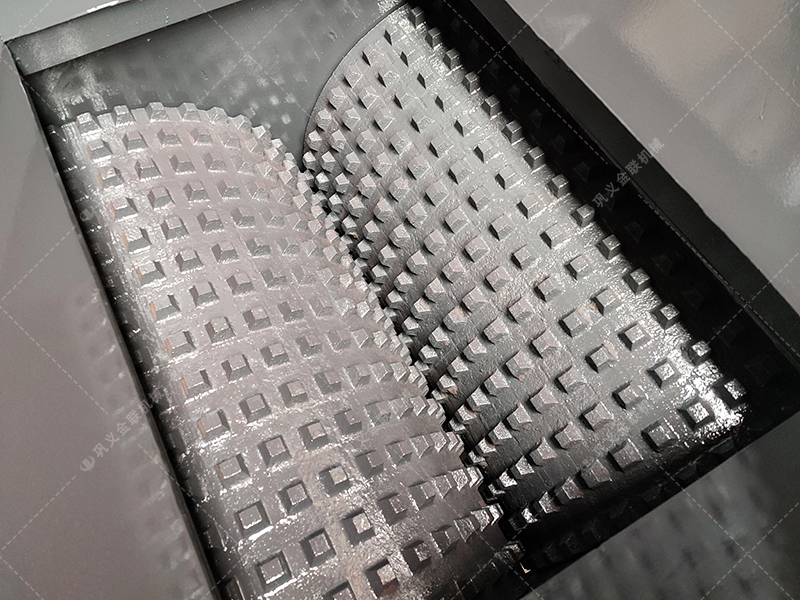 建筑垃圾處理為何首先選擇雙齒輥破碎機(jī)？這3個優(yōu)勢太明顯！