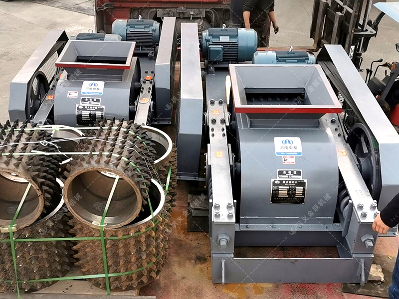 雙齒輥與光面輥差異解析：煤矸石破碎該選哪種對輥設(shè)備？