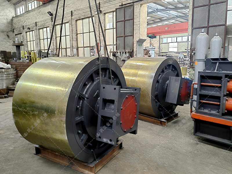 堅(jiān)硬VS濕粘，原料硬度大變臉？液壓對(duì)輥破碎機(jī)如何見(jiàn)招拆招？